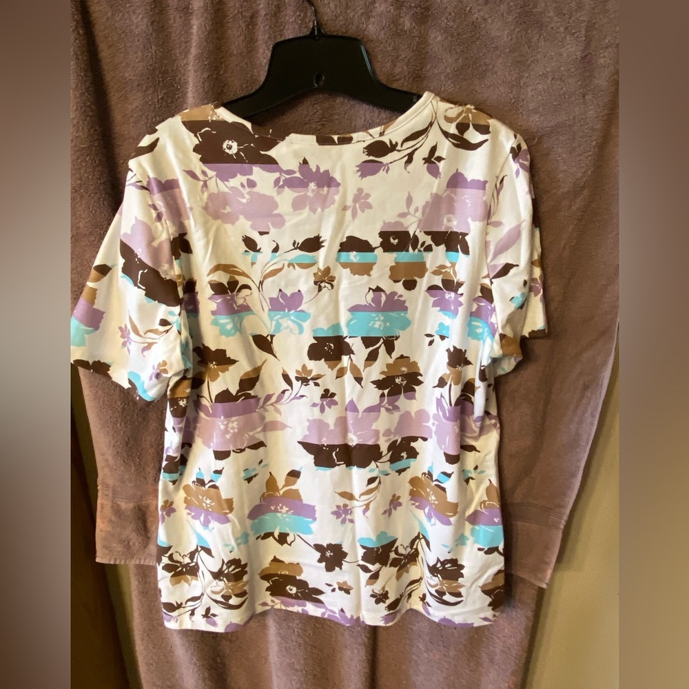 COPY - Ladies short sleeve floral print top by d&co (Denim & Company) - Picture 7 of 10